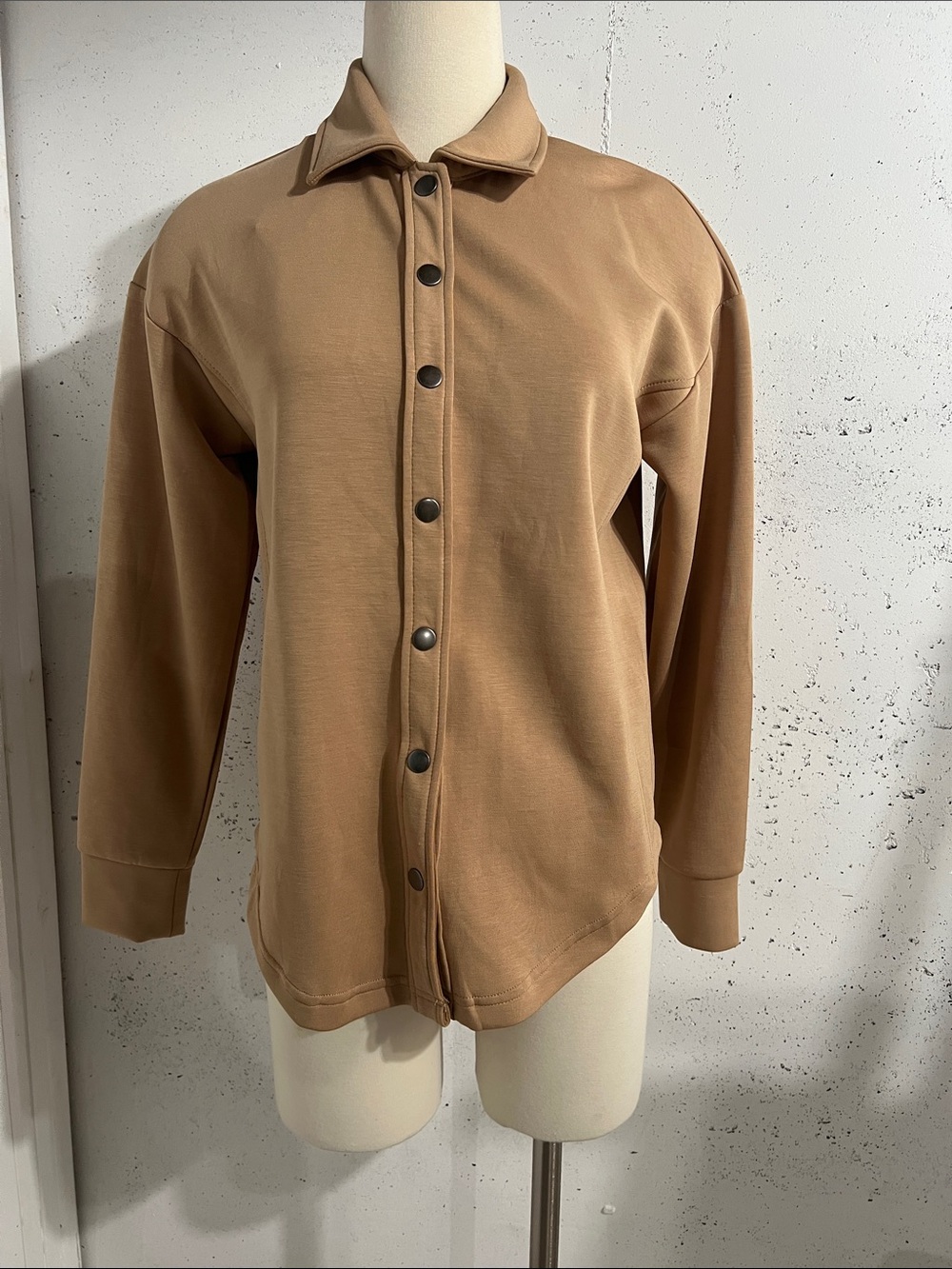 Cable & Gauge Tan Button-Front Jacket sport.